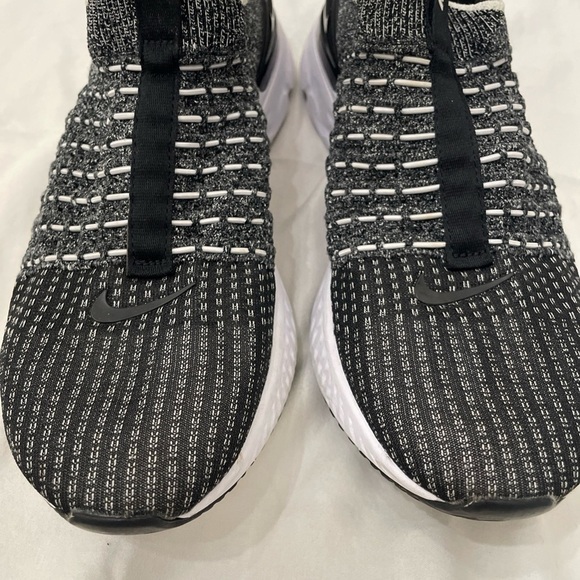 Nike React Phantom Run Flyknit 2 white/black, Women’s Sz 9 preowned - Picture 5 of 7